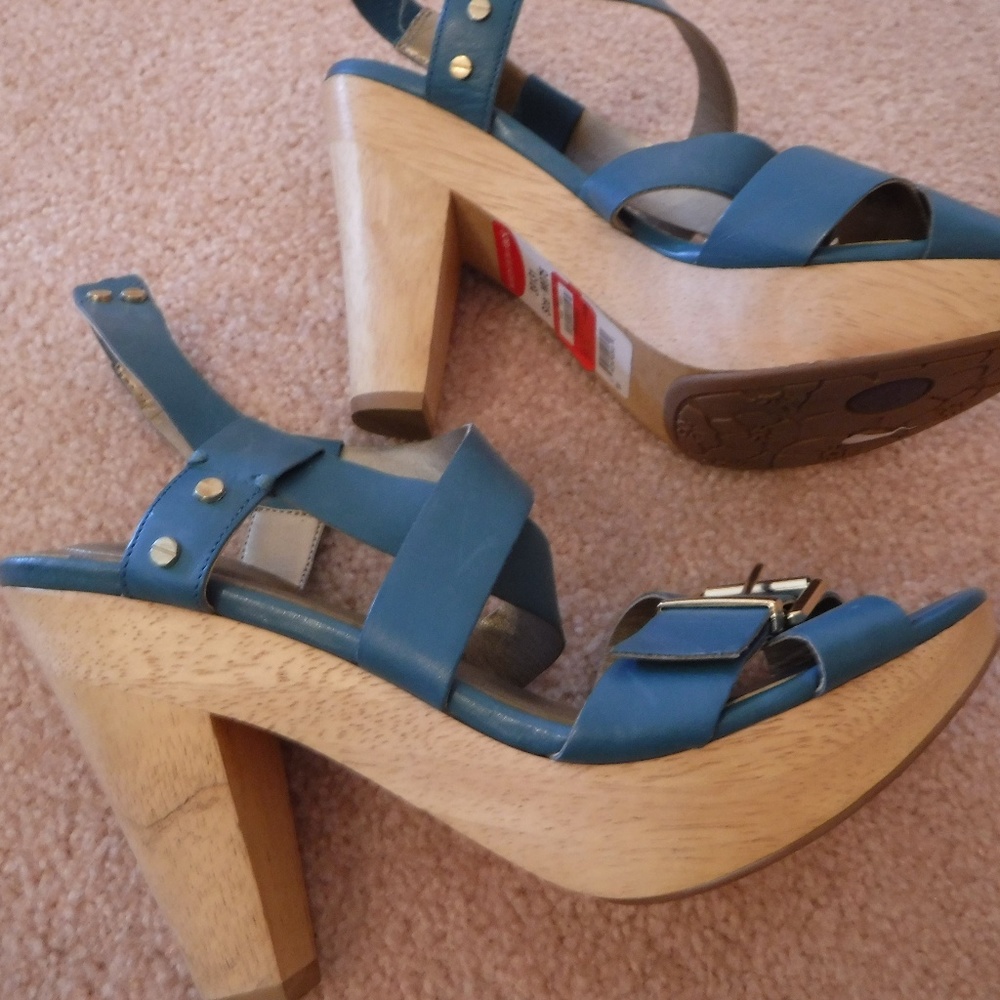 Me Too Wedges - Picture 4 of 6